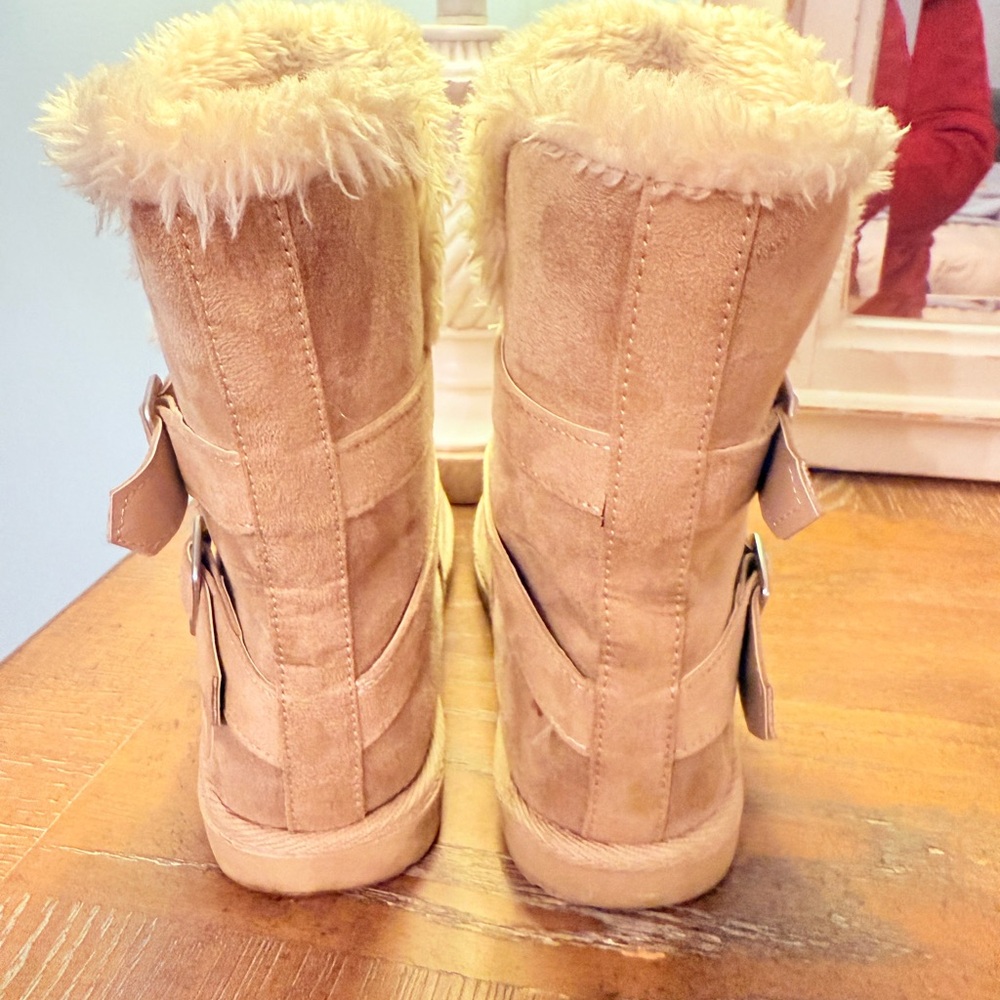 Airwalk Cozy Tan Faux Fur Lined Women's Boots - Picture 4 of 10